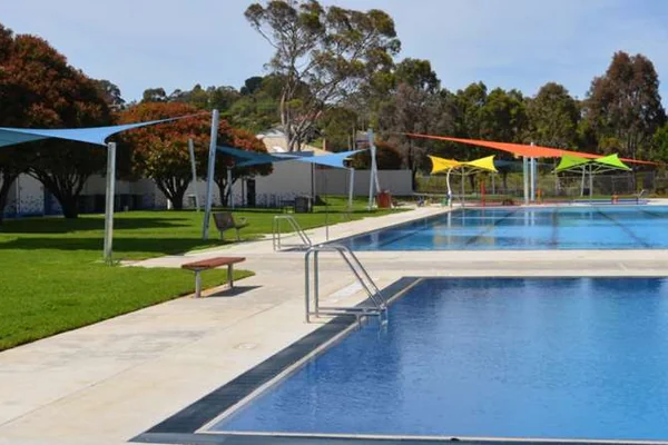 Experience Moe Outdoor Swimming Pool